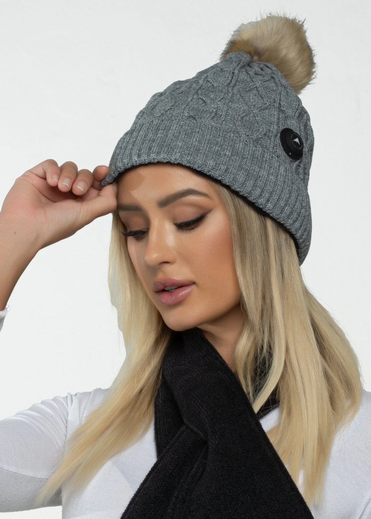 FNDN Heated Cable Knit Beanie