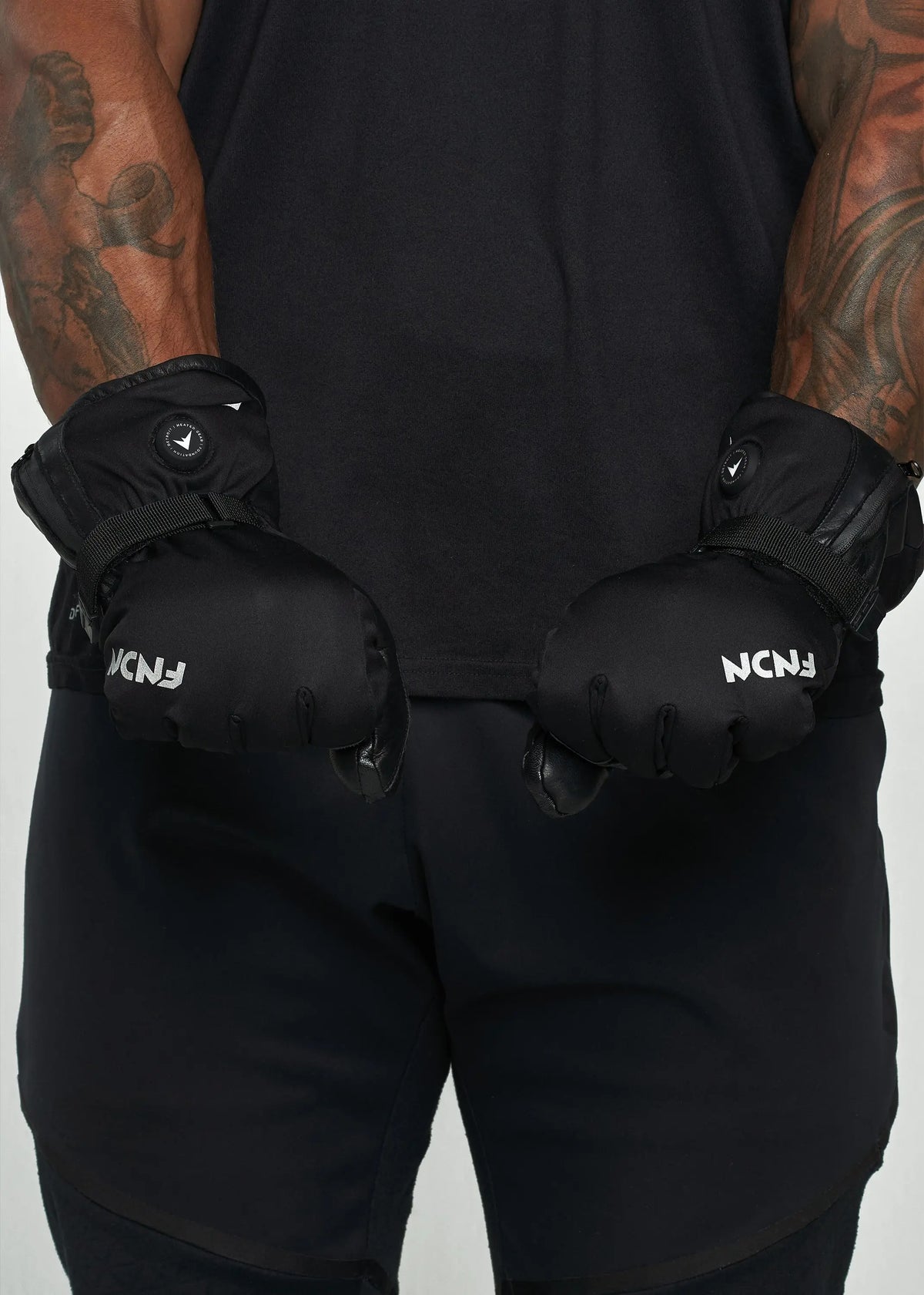 The FNDN G2 SnowPro Gloves FNDN